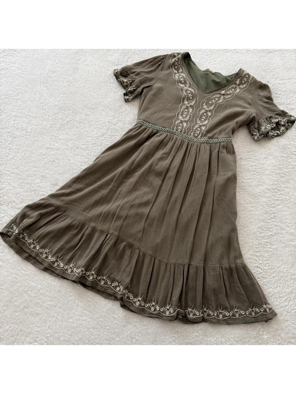 Small Women’s Embroidered Green Dress